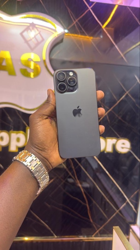 iPhone 15 pro Max 512 giga sim physique 